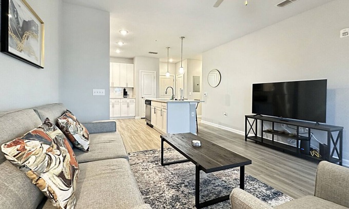 Clearwater Apartment | Luxury Clearwater 1 BR with Pond and Pool Views