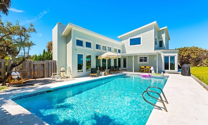 Melbourne Beach House | 🌊 Luxury Coastal House ON THE BEACH w/Oceanfront Pool & VIEWS!