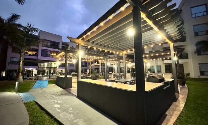 Mission Condo | Luxury Condo 3 Bed/2 bath with Pool & Jacuzzi