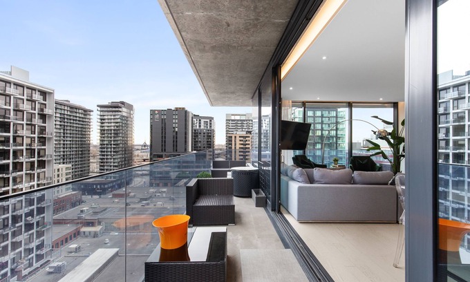 Griffintown Condo | Luxury condo all furnished in the heart of Montreal