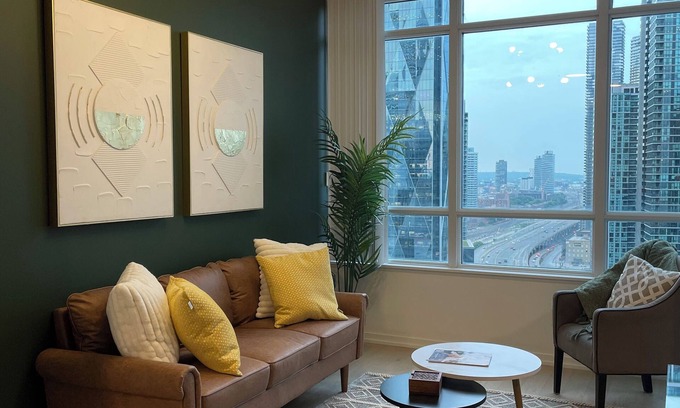 Downtown Toronto Condo | Luxury condo Downtown Toronto! Close to major attractions & Convention Centre