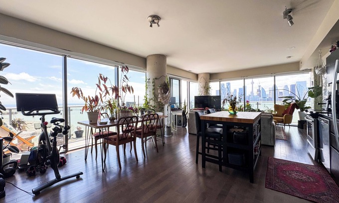 Downtown Toronto Apartment | Luxury condo in Downtown Toronto