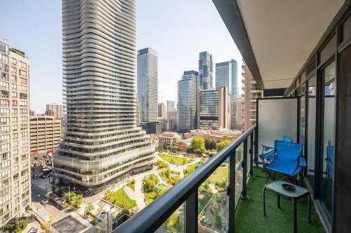 Bay Cloverhill House | Luxury Condo in Downtown Toronto