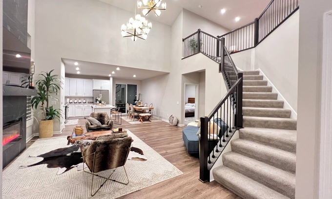 Cottage Grove House | Luxury condo in welcoming safe and warm neighborhood in Woodbury/Cottage Grove.