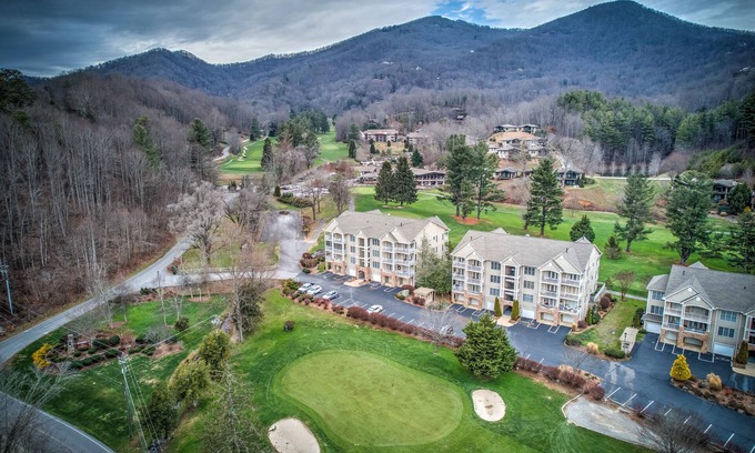 Maggie Valley Condo | Luxury Condo on 8th Green of Golf Course -Mountain Views and Private Garage