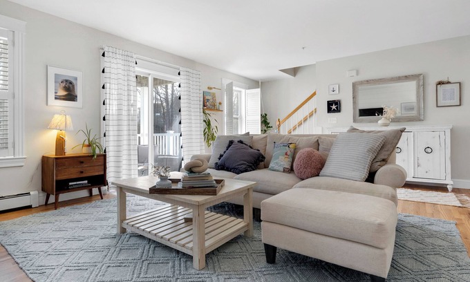 Old Orchard Beach Condo | Luxury Condo with a Pool in wonderful Old Orchard Beach!