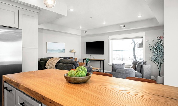St. Louis County Condo | Luxury Condo w/Beach Access | Dragestil 713-1