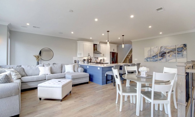The Heights Condo | Luxury Condo w/Rooftop Deck 15 min from NYC, American Dream Mall, Metlife, EWR