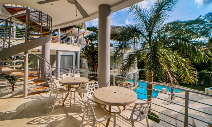 Jaco Condo | Luxury condo with private rooftop hot tub, W/D, and pool - close to the beach