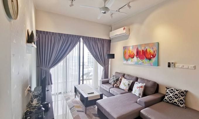 Central District Condo | LUXURY CONDO10mins to LEGOLAND5mins to CIQFASTWIFI