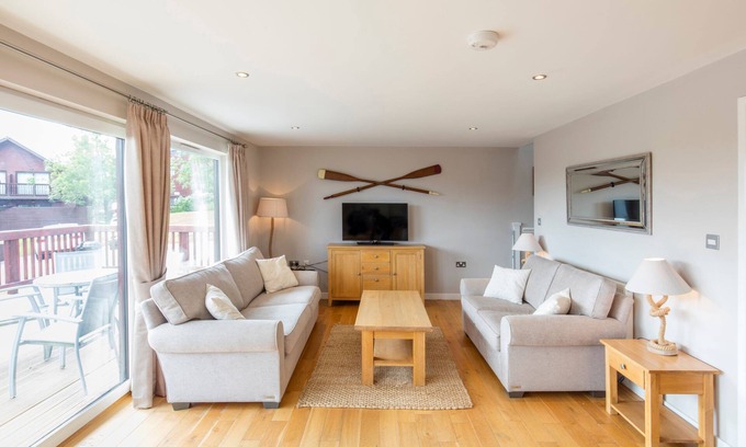 Winnard's Perch Ski Chalet | Luxury Constantine Lodge 4 bedrooms Hot Tub with for hire