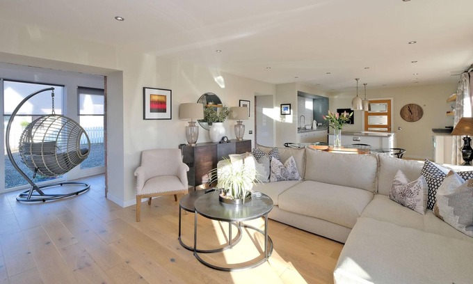 Stonehaven House | Luxury Converted Barn with Sea Views