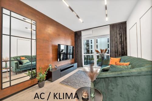 Srodmiescie Apartment | Luxury Copper Apartment