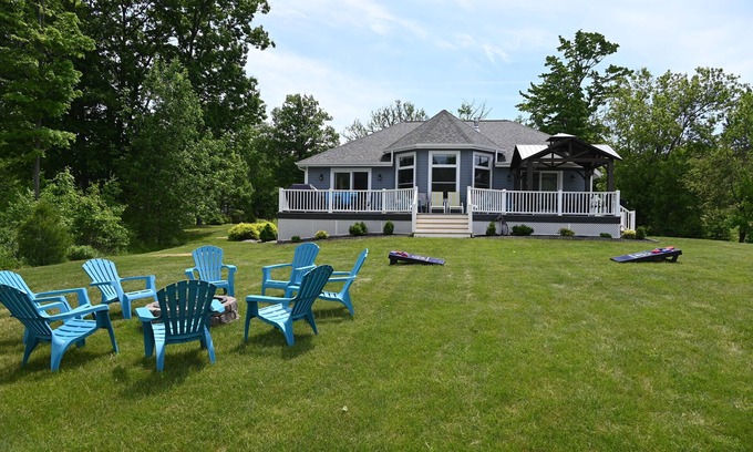 Alexandria Bay House | Luxury Cottage in Alex Bay 3 bedrooms, 2.5 baths. Book your 2025 Vacation Now!