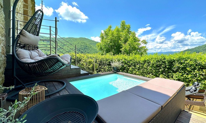 Londa House | Luxury Country Retreat near Florence with Jacuzzi