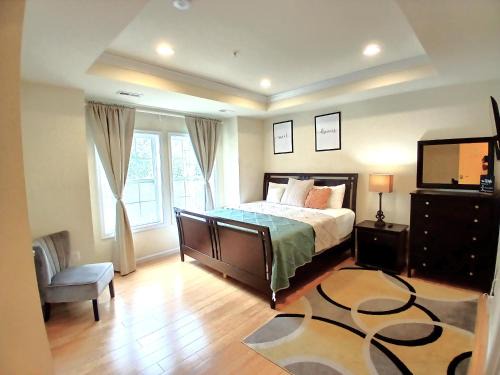 Northeast Bed & Breakfast | Luxury & Cushy Private Room in DC