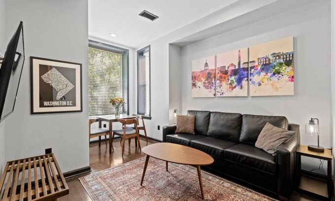 Shaw Apartment | Luxury DC 1BD/1BA Rowhouse Apartment - Walkable!
