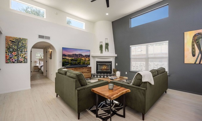 Las Cruces House | Luxury Desert Escape! Pet Friendly! Hottub! EV!