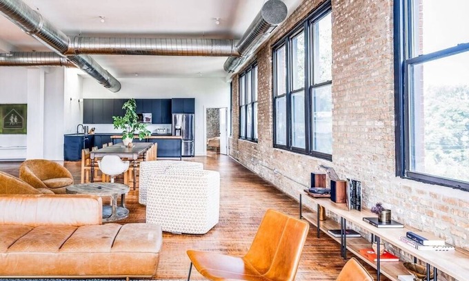 Wicker Park Apartment | Luxury Designer Penthouse Loft | Sleeps 20