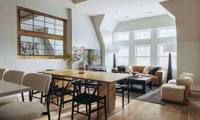 Near North Side Apartment | Luxury Designer Penthouse|Private Deck|Gold Coast