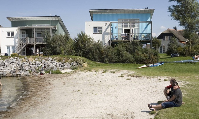 Makkum Cabin | Luxury detached villa on or near the beach