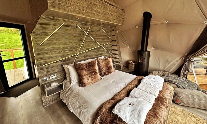 Chiddingstone Hoath Ski Chalet | Luxury Dome in Kent near Hever Castle