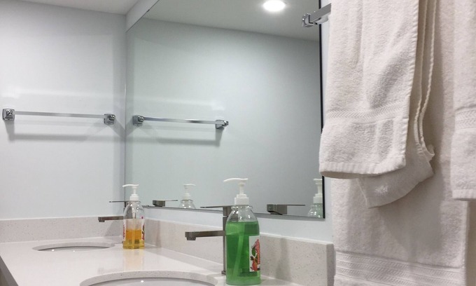 Tam O'Shanter-Sullivan House | luxury double room with 2 beds