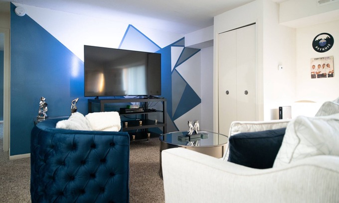 Southfield Apartment | LUXURY DOWNTOWN APARTMENT