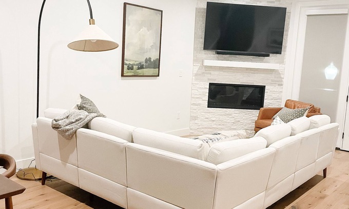 Central Business District House | Luxury Downtown Spacious 3 bedroom New Townhome