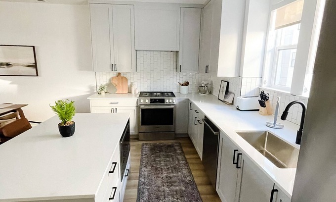Central Business District House | Luxury Downtown Spacious 3 bedroom New Modern Townhome