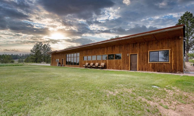 Hot Springs House | Luxury Earth Home w/Chef's Kitchen