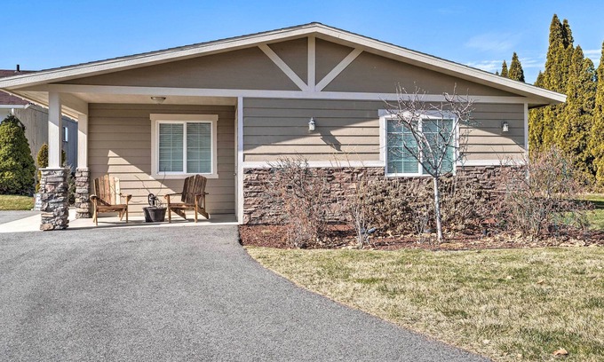 Monitor House | Luxury East Wenatchee House w/ Mtn. Views!