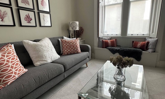 Leven House | Luxury Elie Beach side Cottage with Garden