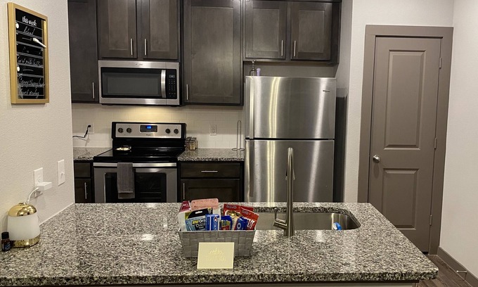 Humble Apartment | Luxury Entire clean Apartment w/ king size bed .Located by George Bush Airport