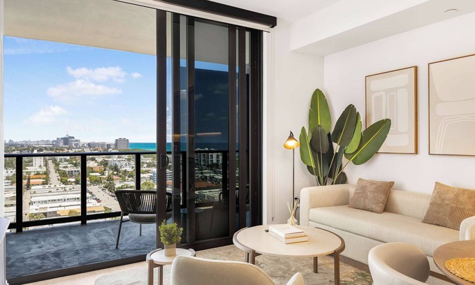 North Beach Condo | Luxury Escape W Jaw-Dropping City Views