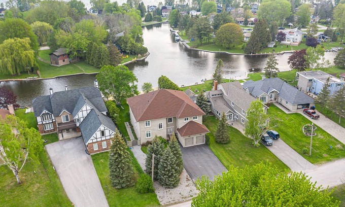 Lagoon City Villa | Luxury Europian Waterfront Villa in Lake Simco, considered Venice of the North