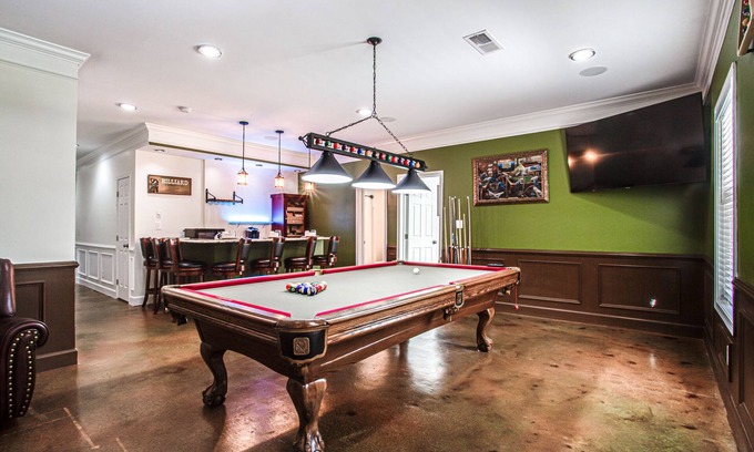 Cliftondale Apartment | Luxury Fairburn Suite with Wooded View