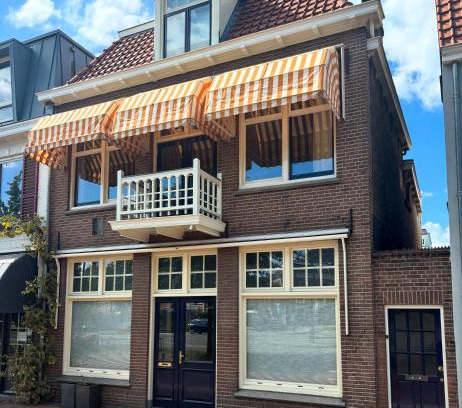 Zwolle Apartment | Luxury Family Apartment with canal & Peperbus view