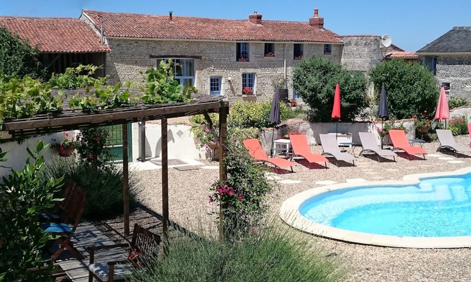 Faye-la-Vineuse Other | Luxury Farmhouse, Exclusive Use Heated Pool, Free WIFI, Dogs Welcome