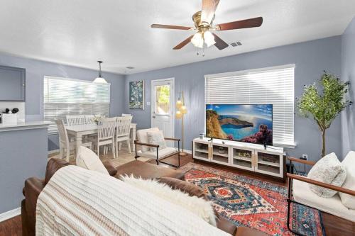 Franklin Park House | Luxury farmhouse - 10 min from DT - sleeps 10