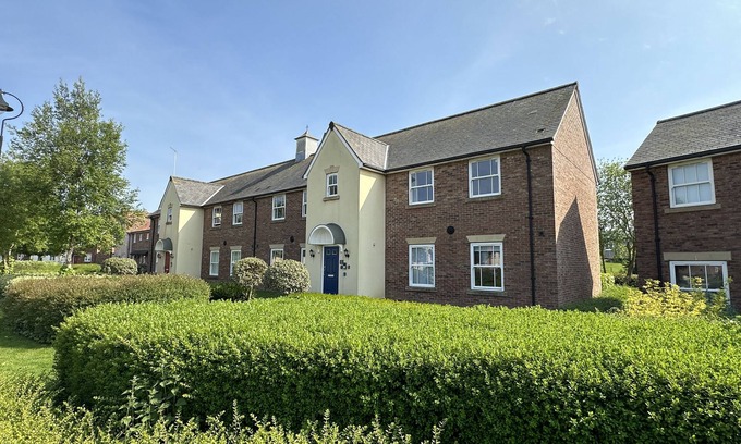 Filey Cottage | Luxury first floor apartment sleeping 3 in 1 king sized bedroom.