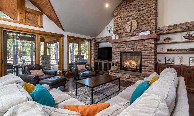 Sunriver House | Luxury Five Star Reviewed 5 Bedroom Caldera Springs Cabin, Bend, Oregon