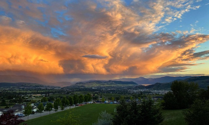 Foothills House | Luxury Foothills Suite - Amazing Views, Excellent Location, well appointed