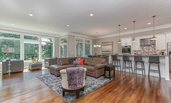 Rochester House | Luxury Furnished Villa Near Mayo Clinic!