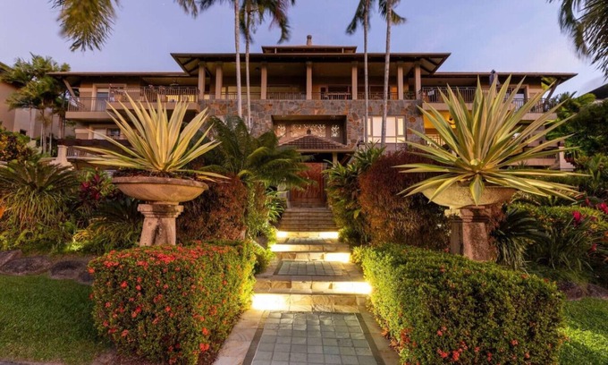 Buchan Point Apartment | Luxury Garden Penthouse with Breathtaking Ocean Views