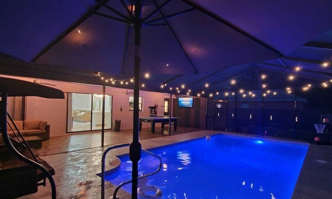 Spring Hill House | Luxury Getaway, Heated Pool, Weeki Wachee Mermaids City