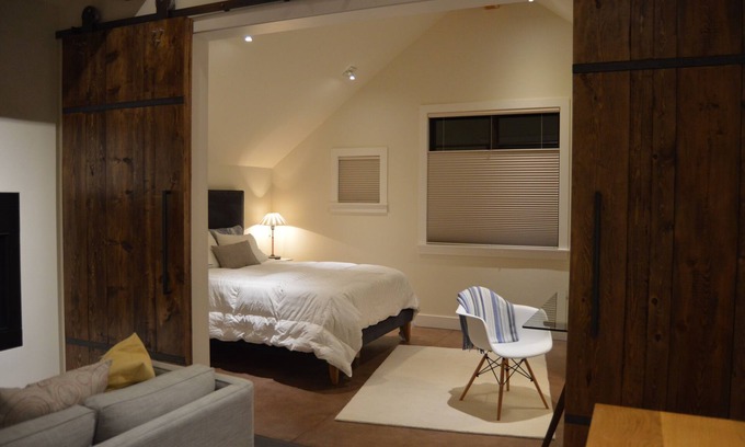 Three Peaks House | Luxury Getaway of the Rockies, minutes from 5 major ski areas