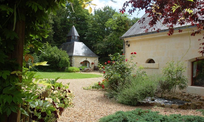 Brion Cottage | Luxury gites & B&B, near Saumur, in 18thC former wine estate, heated pool