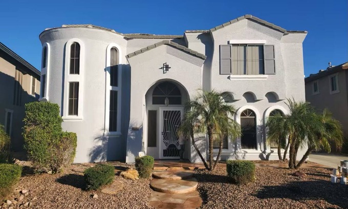 Litchfield Park House | LUXURY GREAT LOCATION LITCHFIELD HOME W/HEATED POOL, BBQ, & FIREPIT!