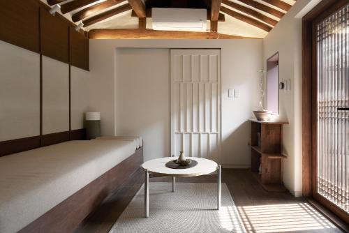 Seochon Villa | Luxury Hanok Stay Elegance